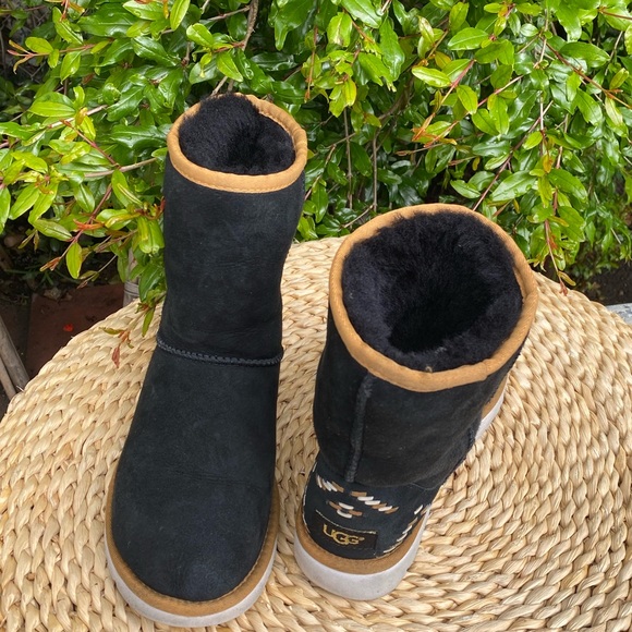 UGG Shoes - UGG🍁🍂Rustic Wave Black Size 6 women’s